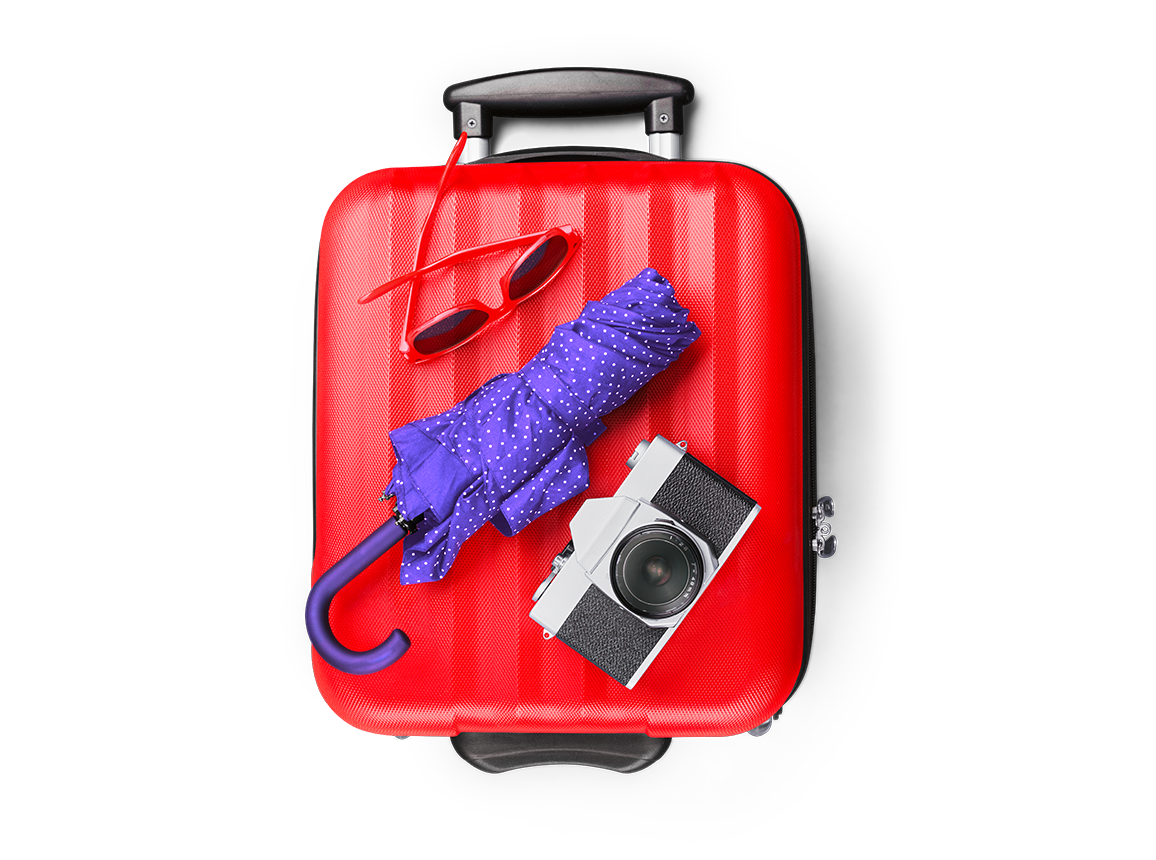 Roter Koffer mit Sonnenbrille, Schirm und Kamera