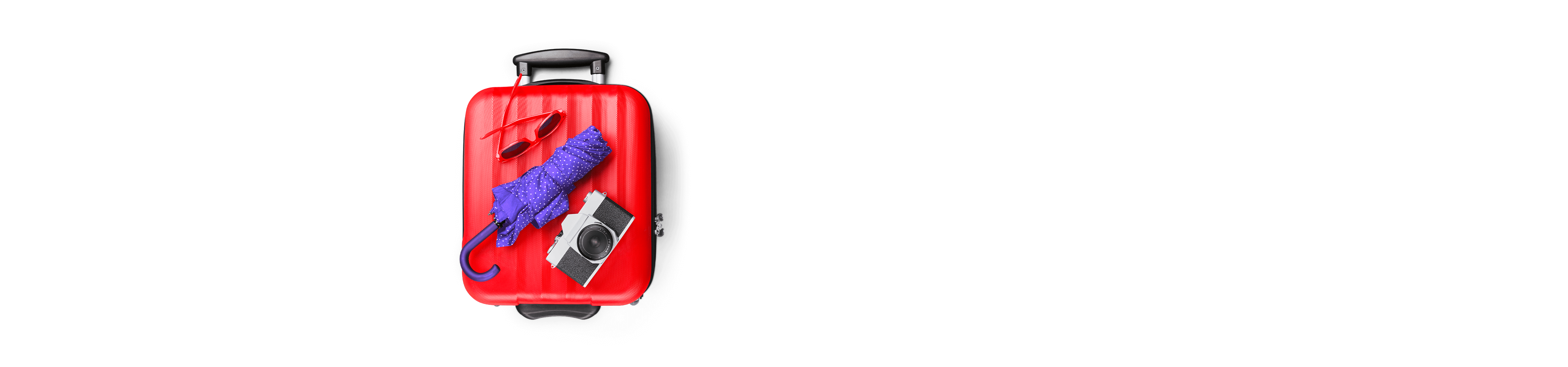 Roter Koffer mit Sonnenbrille, Schirm und Kamera